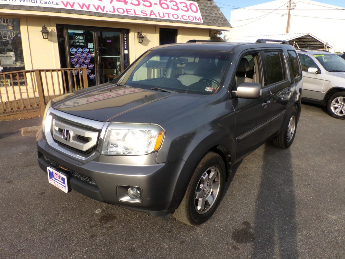 2010 Grey Honda Pilot (5FNYF4H91AB) , located at 5700 Curlew Drive, Norfolk, VA, 23502, (757) 455-6330, 36.841885, -76.209412 - Photo#4